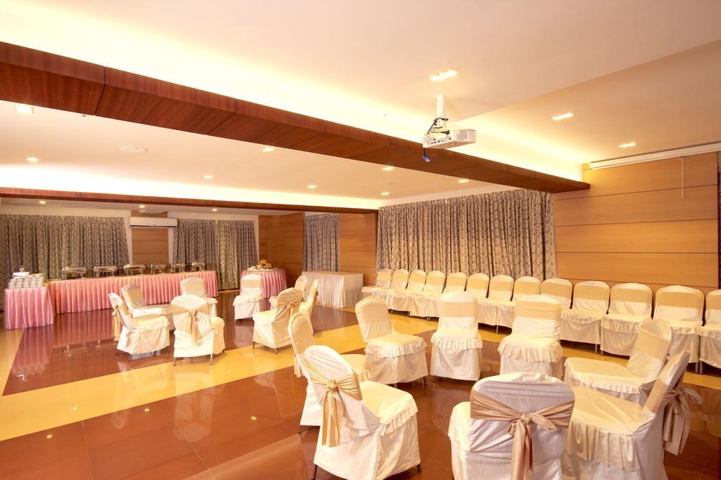 Hotel Chrysoberyl Kottayam Esterno foto